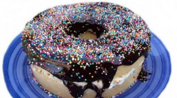 Recipe HOW TO MAKE A GIANT DONUT CAKE