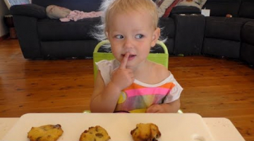 1 YEAR OLD MAKES HOMEMADE CHOCOLATE CHIP COOKIES