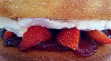 Easy Strawberry Victoria Sponge Cake - 20 minute Step by Step tutorial, perfect for beginners