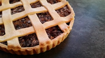 Mincemeat Tart - Basically, it's a large mince pie and easy to make!