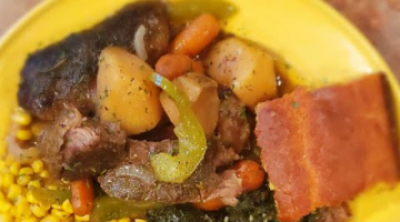 Pot Roast in gravy w/Potatoes&Carrots