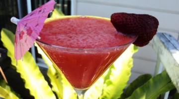 STRAWBERRY DELIGHT COCKTAIL